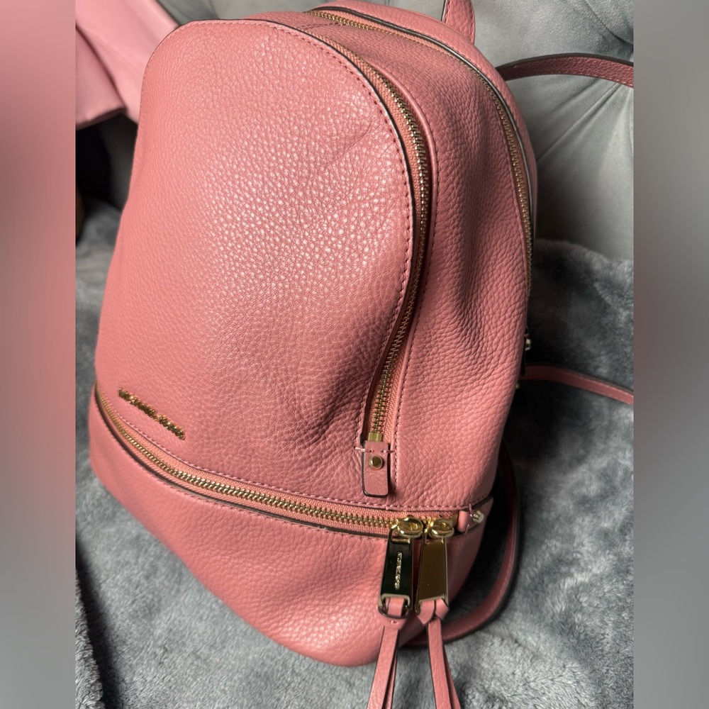 MICHAEL Michael Kors Rhea Zip Medium Backpack‎ - Picture 3 of 7